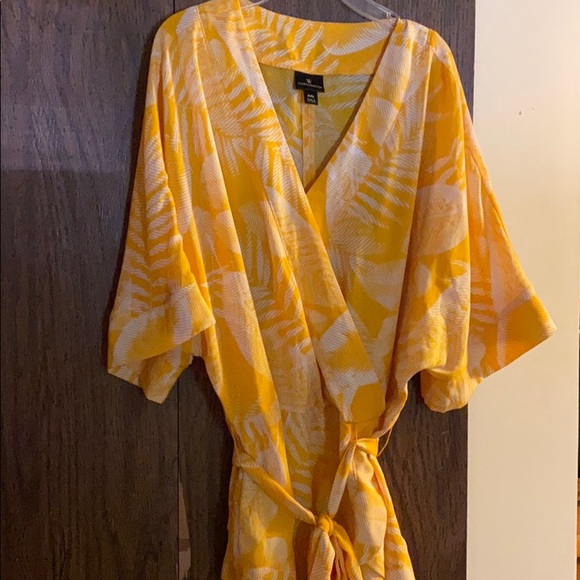 Beautiful Blouse - Picture 2 of 3